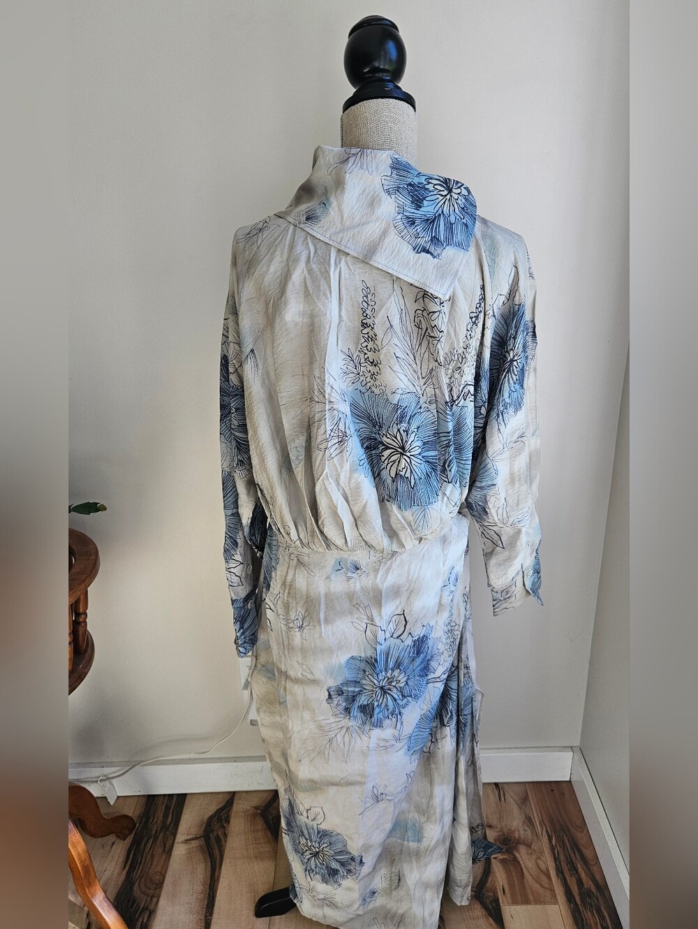 NWT Zara Cream Dress with Blue Floral Sketch - Picture 3 of 6